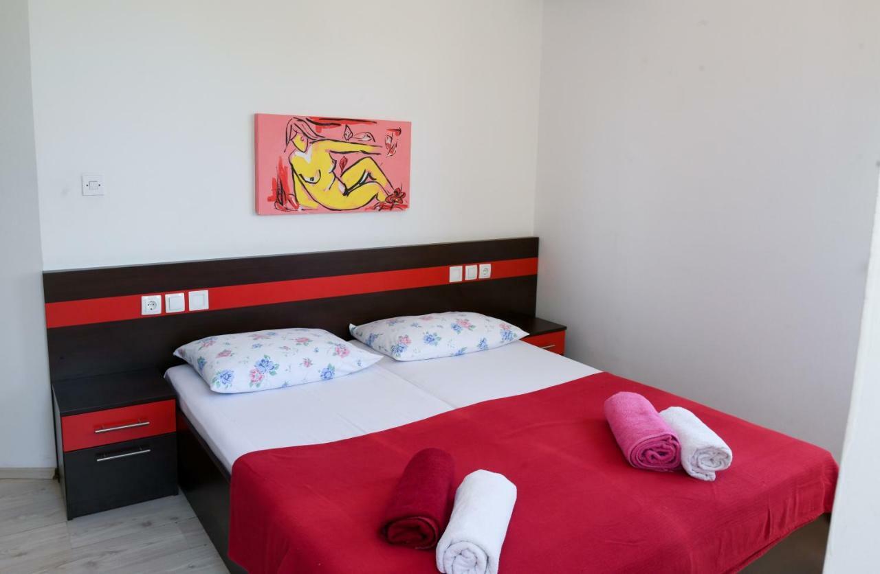 Apartments Dvori Novalja Extérieur photo