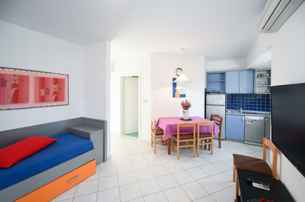 Apartments Dvori Novalja Extérieur photo