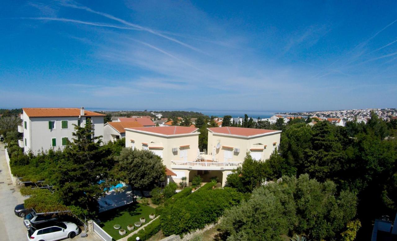 Apartments Dvori Novalja Extérieur photo