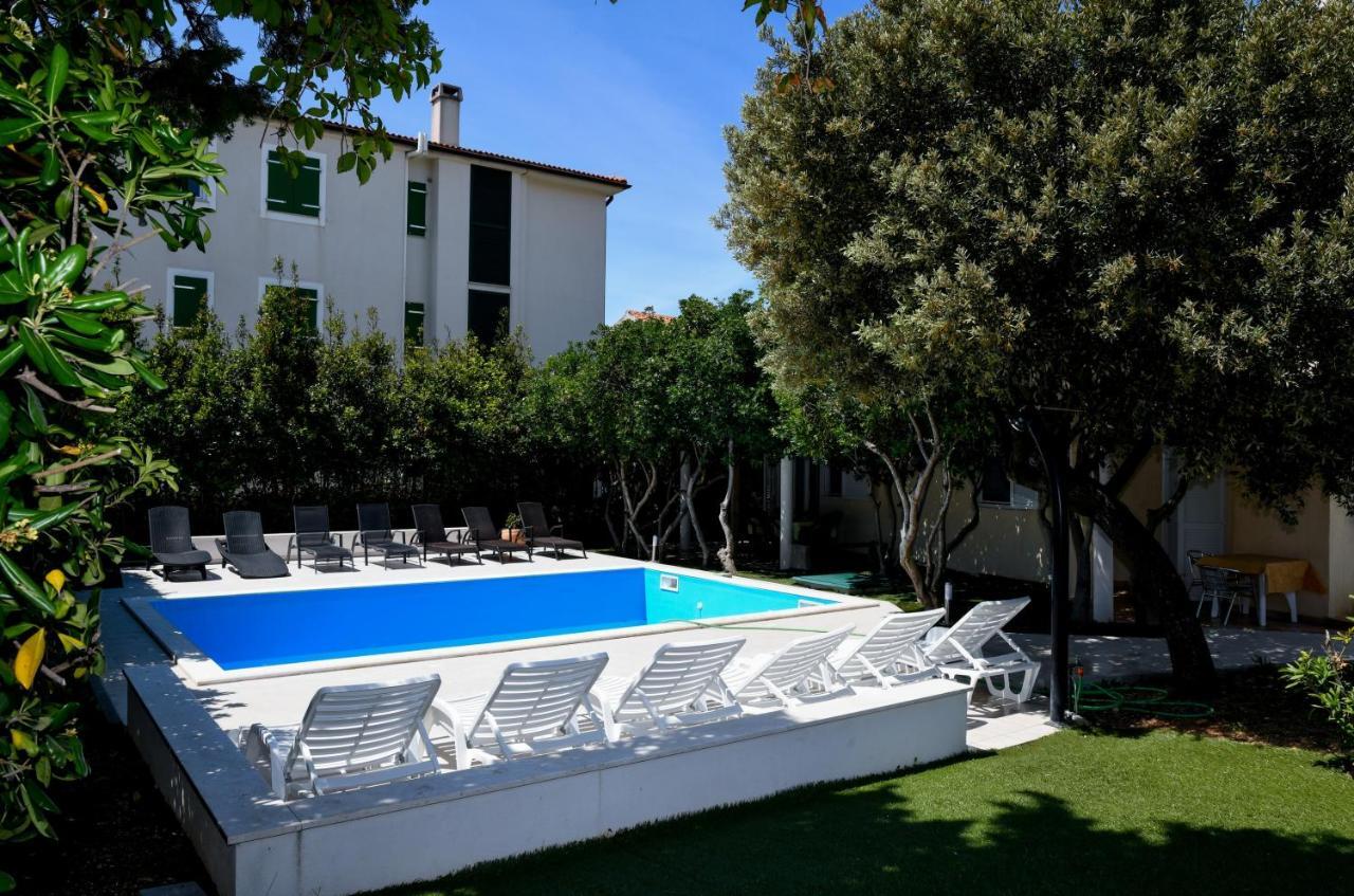 Apartments Dvori Novalja Extérieur photo
